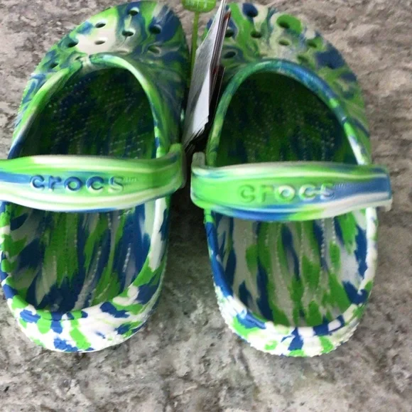 CROCS Kids Tie-Dye Green & Blue Glow-In-The-Dark Clog - Picture 3 of 6
